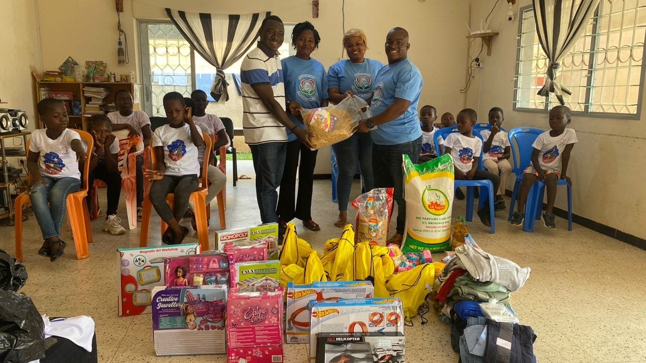 ARBRE DE NOEL A L'ORPHELINAT "LE BON BERGER DE BOUAKE"
